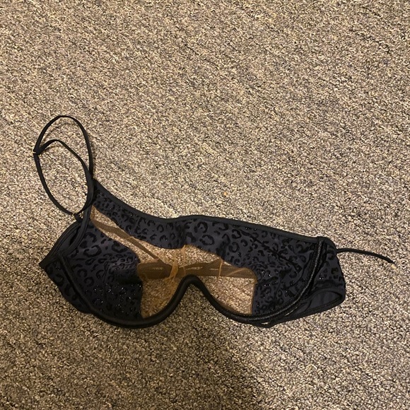 God saves queens black leopard bikini top. - Picture 2 of 4